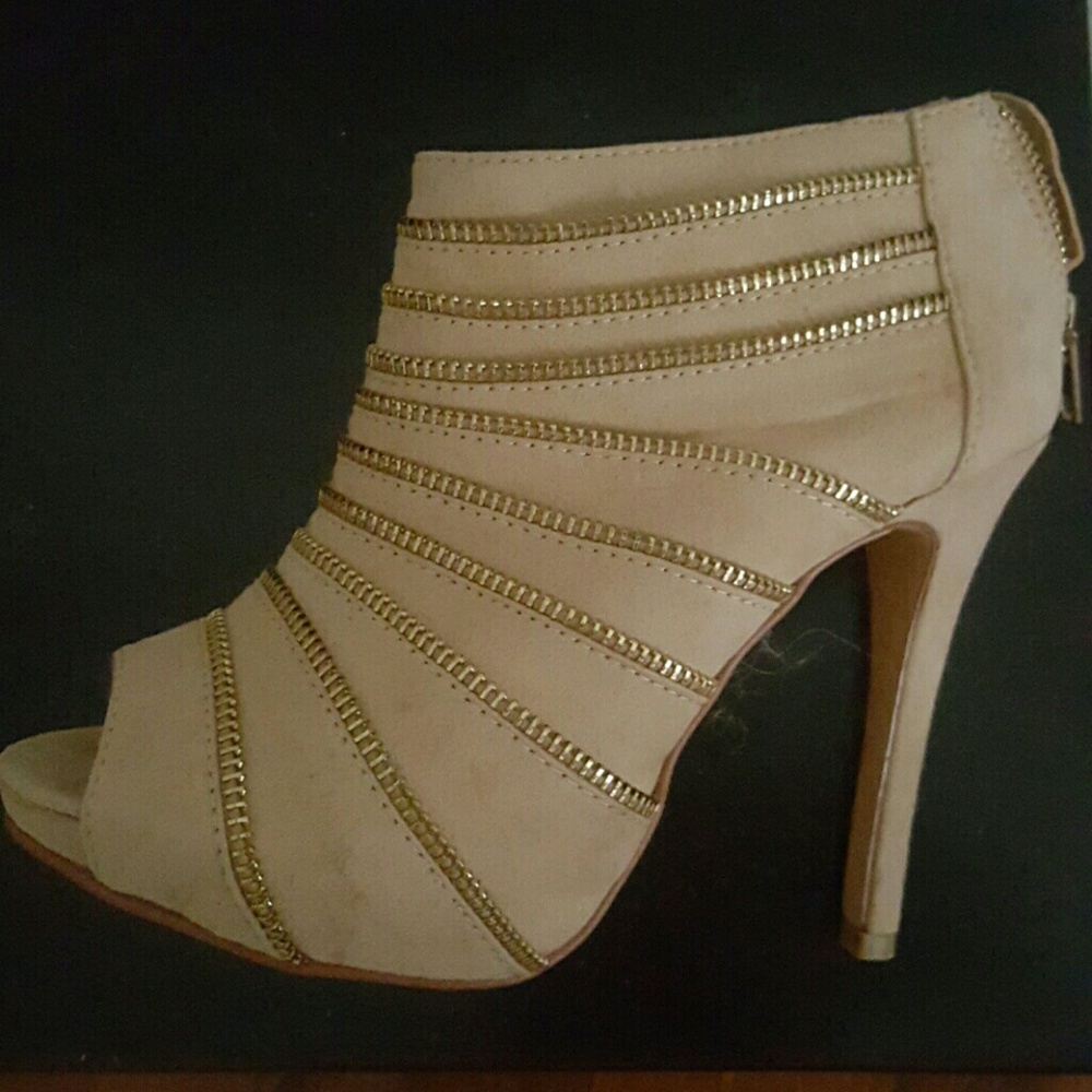 🆕 edgy studded zipper ankle boots